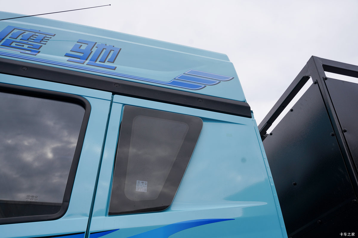 ���ӥ�� 6X4 ����ʽ���綯ǣ���� ����ʱ��400.61kWh���