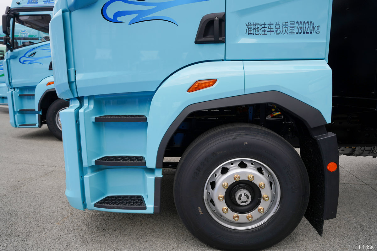 ���ӥ�� 6X4 ����ʽ���綯ǣ���� ����ʱ��400.61kWh���