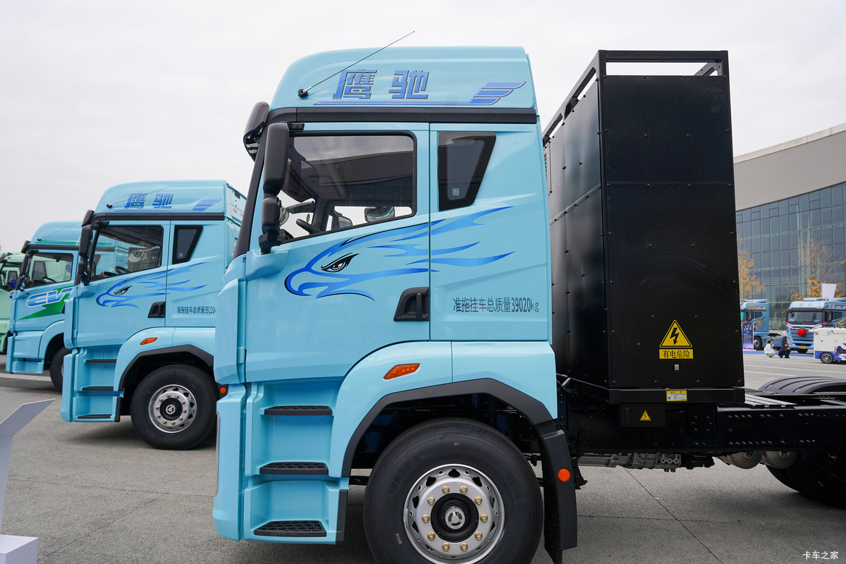 ���ӥ�� 6X4 ����ʽ���綯ǣ���� ����ʱ��400.61kWh���