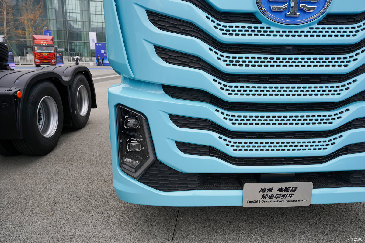 ���ӥ�� 6X4 ����ʽ���綯ǣ���� ����ʱ��400.61kWh���