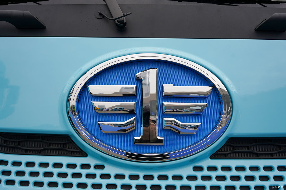 ���ӥ�� 6X4 ����ʽ���綯ǣ���� ����ʱ��400.61kWh���