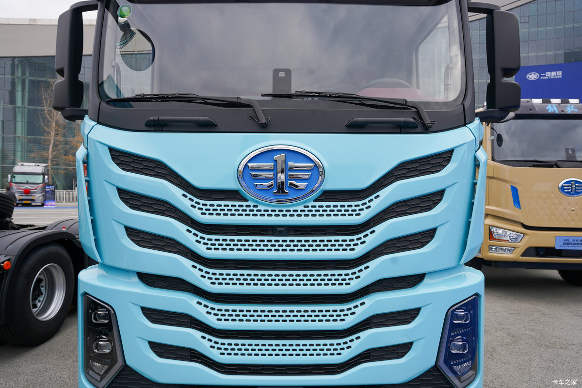 ���ӥ�� 6X4 ����ʽ���綯ǣ���� ����ʱ��400.61kWh���