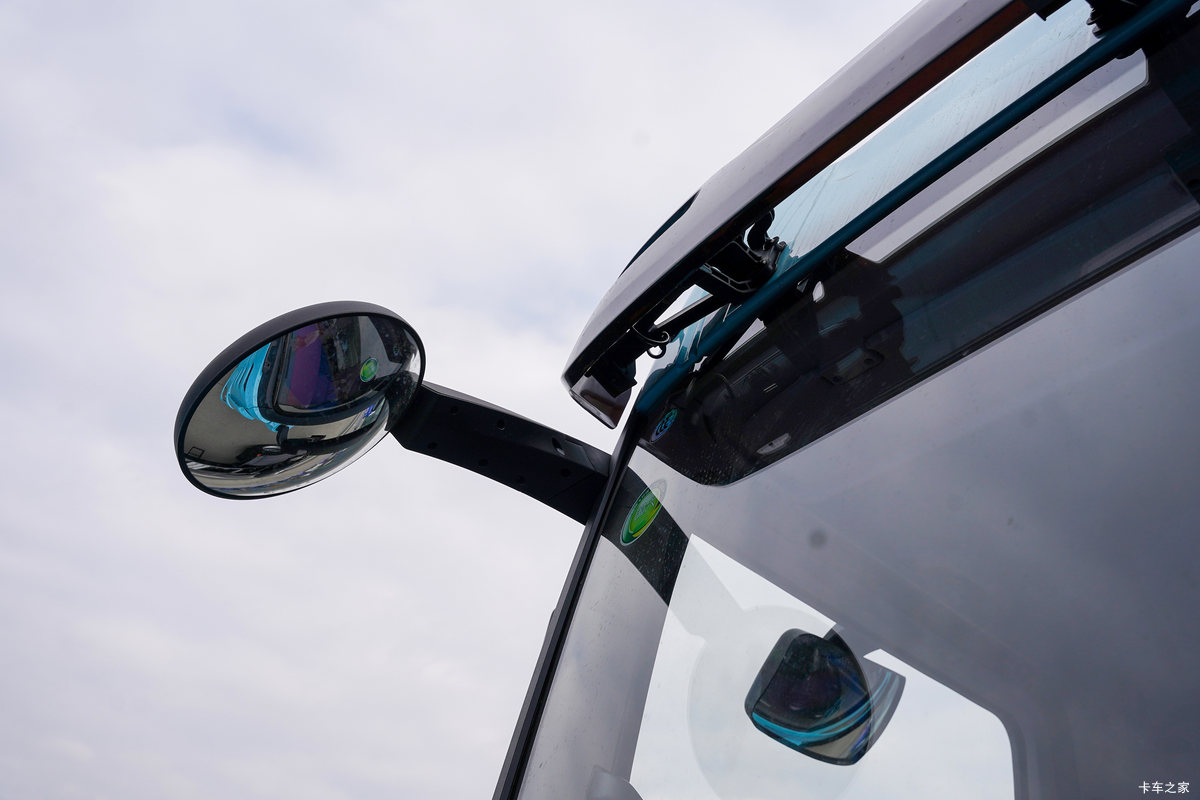 ���ӥ�� 6X4 ����ʽ���綯ǣ���� ����ʱ��400.61kWh���