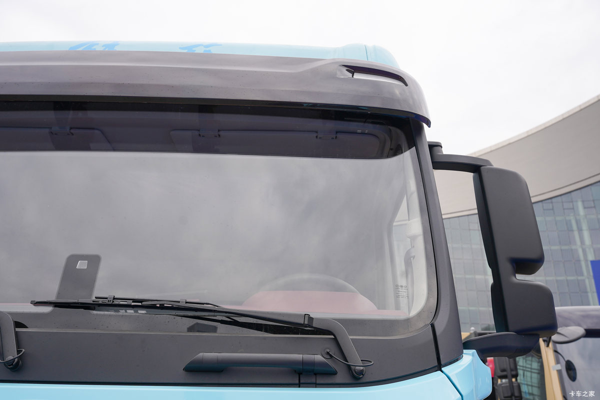 ���ӥ�� 6X4 ����ʽ���綯ǣ���� ����ʱ��400.61kWh���