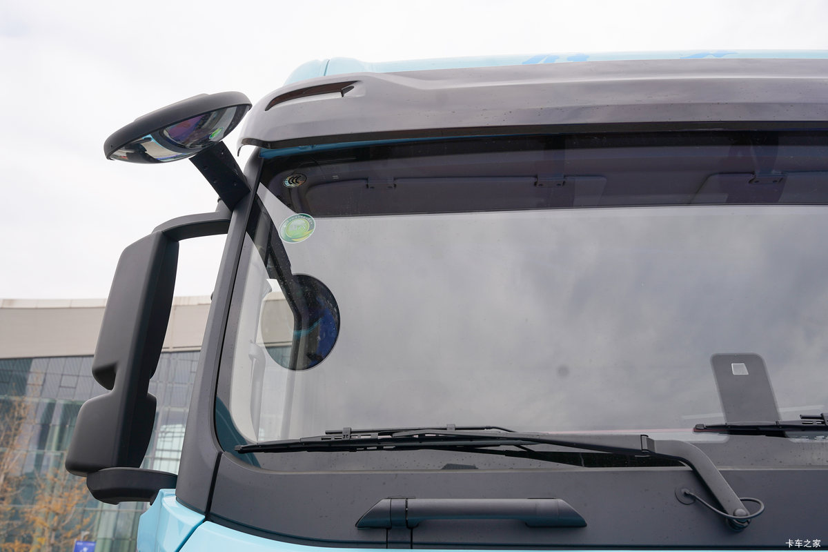 ���ӥ�� 6X4 ����ʽ���綯ǣ���� ����ʱ��400.61kWh���