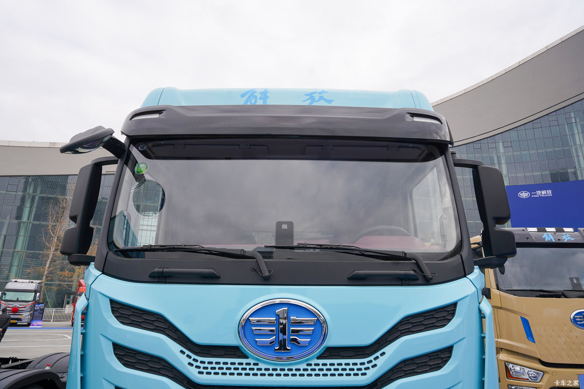 ���ӥ�� 6X4 ����ʽ���綯ǣ���� ����ʱ��400.61kWh���