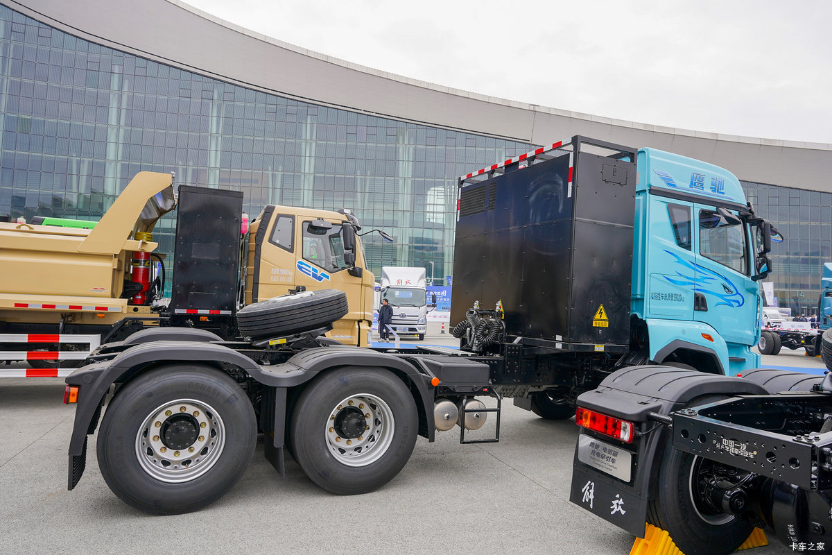 ���ӥ�� 6X4 ����ʽ���綯ǣ���� ����ʱ��400.61kWh���