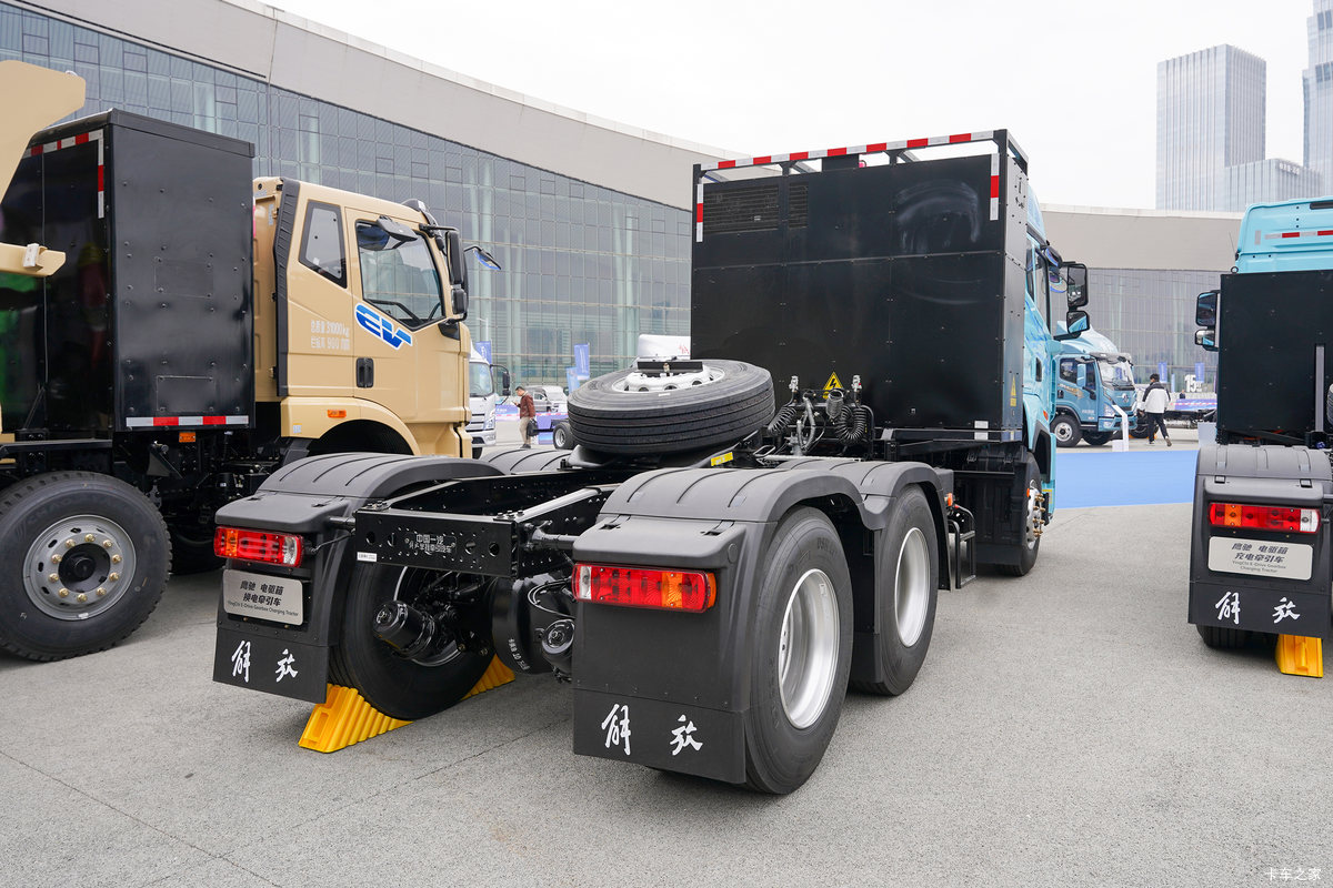 ���ӥ�� 6X4 ����ʽ���綯ǣ���� ����ʱ��400.61kWh���