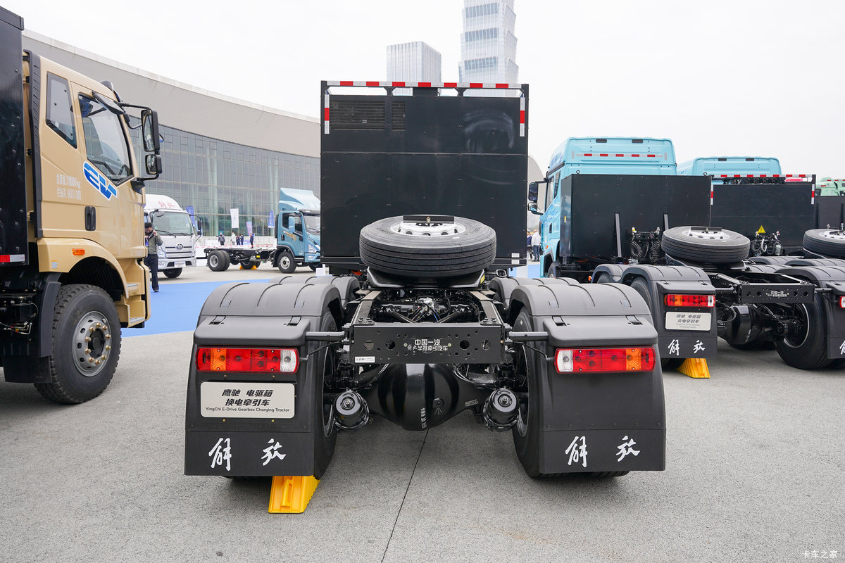 ���ӥ�� 6X4 ����ʽ���綯ǣ���� ����ʱ��400.61kWh���