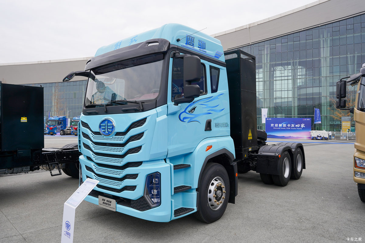 ���ӥ�� 6X4 ����ʽ���綯ǣ���� ����ʱ��400.61kWh���