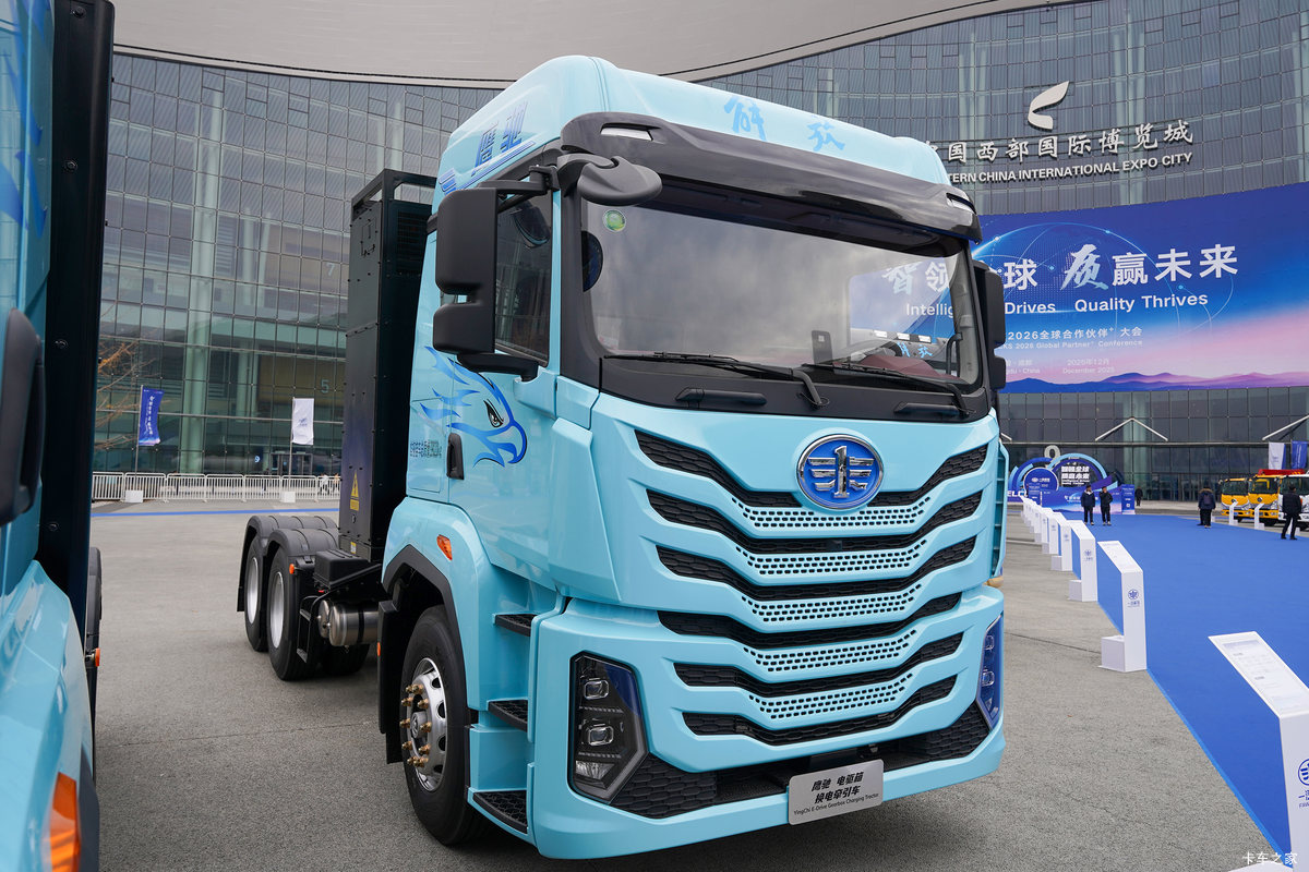 ���ӥ�� 6X4 ����ʽ���綯ǣ���� ����ʱ��400.61kWh���