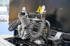 解放鹰驰 6X4 换电式纯电动牵引车 宁德时代400.61kWh