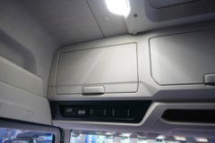 青岛解放鹰途 商务舱 柴油 680马力 6X4 一汽解放12档 AMT自动档 牵引车