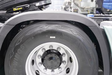 �ൺ���ӥ; ����� ���� 680���� 6X4 һ�����12�� AMT�Զ��� ǣ����ͼƬ
