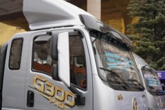 陕汽商用车 德龙G300 Pro 2.5L柴油 180马力 法士特8档 气刹 4.18米单排栏板轻卡