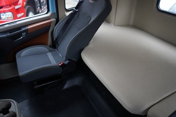 �������ó� ����Q500 14.8L LNG 560���� 6X4 ��ʿ��16�� AMT�Զ��� ǣ����ͼƬ