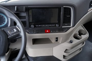 �������ó� ����Q500 14.8L LNG 560���� 6X4 ��ʿ��16�� AMT�Զ��� ǣ����ͼƬ