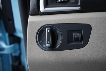 �������ó� ����Q500 14.8L LNG 560���� 6X4 ��ʿ��16�� AMT�Զ��� ǣ����ͼƬ