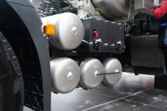 陕汽商用车 德御Q500 14.8L LNG 560马力 6X4 法士特16档 AMT自动档 牵引车