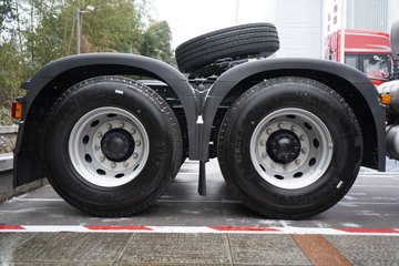 �������ó� ����Q500 14.8L LNG 560���� 6X4 ��ʿ��16�� AMT�Զ��� ǣ����ͼƬ