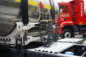 �������ó� ����Q500 14.8L LNG 560���� 6X4 ��ʿ��16�� AMT�Զ��� ǣ����ͼƬ