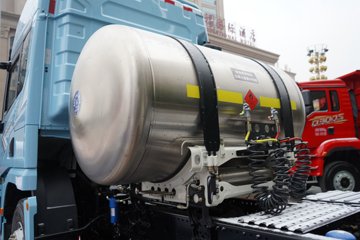 �������ó� ����Q500 14.8L LNG 560���� 6X4 ��ʿ��16�� AMT�Զ��� ǣ����ͼƬ
