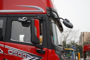 �������ó� ����Q500 14.8L LNG 560���� 6X4 ��ʿ��12�� ��ɫ ǣ����ͼƬ