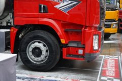 陕汽商用车 德御Q500 14.8L LNG 560马力 6X4 法士特12档 红色 牵引车 陕汽商用车 德御Q500 14.8L LNG 560马力 6X4 法士特12档 红色 牵引车