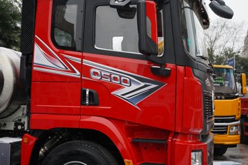 �������ó� ����Q500 14.8L LNG 560���� 6X4 ��ʿ��12�� ��ɫ ǣ����ͼƬ