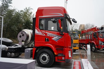 �������ó� ����Q500 14.8L LNG 560���� 6X4 ��ʿ��12�� ��ɫ ǣ����ͼƬ