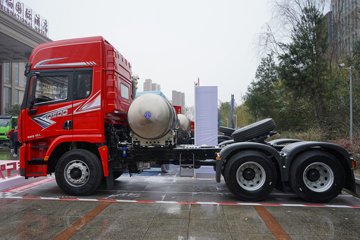 �������ó� ����Q500 14.8L LNG 560���� 6X4 ��ʿ��12�� ��ɫ ǣ����ͼƬ