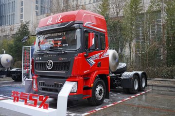 陕汽商用车 德御Q500 14.8L LNG 560马力 6X4 法士特12档 红色 牵引车