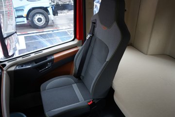 �������ó� ����Q500 14.8L LNG 560���� 6X4 ��ʿ��12�� ��ɫ ǣ����ͼƬ