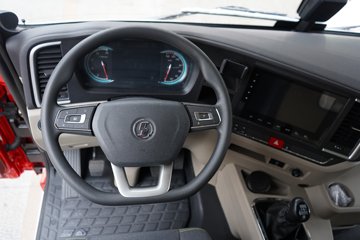 �������ó� ����Q500 14.8L LNG 560���� 6X4 ��ʿ��12�� ��ɫ ǣ����ͼƬ