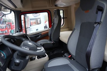 �������ó� ����Q500 14.8L LNG 560���� 6X4 ��ʿ��12�� ��ɫ ǣ����ͼƬ