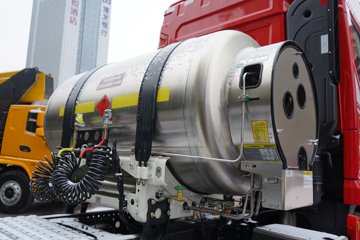 �������ó� ����Q500 14.8L LNG 560���� 6X4 ��ʿ��12�� ��ɫ ǣ����ͼƬ