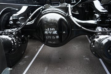 �������ó� ����Q500 14.8L LNG 560���� 6X4 ��ʿ��12�� ��ɫ ǣ����ͼƬ