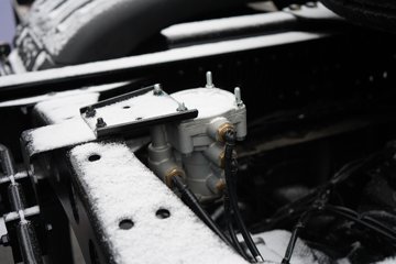 �������ó� ����Q500 14.8L LNG 560���� 6X4 ��ʿ��12�� ��ɫ ǣ����ͼƬ