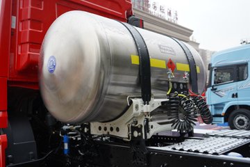 �������ó� ����Q500 14.8L LNG 560���� 6X4 ��ʿ��12�� ��ɫ ǣ����ͼƬ