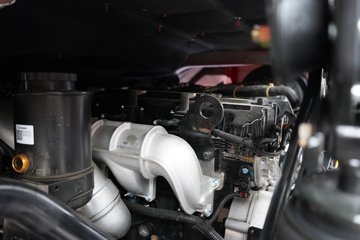 �������ó� ����Q500 14.8L LNG 560���� 6X4 ��ʿ��12�� ��ɫ ǣ����ͼƬ