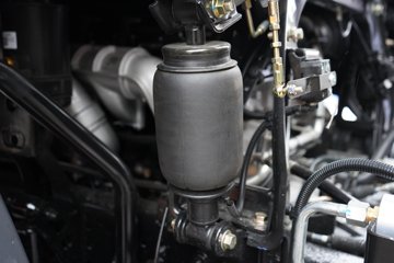 �������ó� ����Q500 14.8L LNG 560���� 6X4 ��ʿ��12�� ��ɫ ǣ����ͼƬ