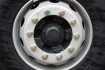 �������ó� ����Q500 14.8L LNG 560���� 6X4 ��ʿ��12�� ��ɫ ǣ����ͼƬ