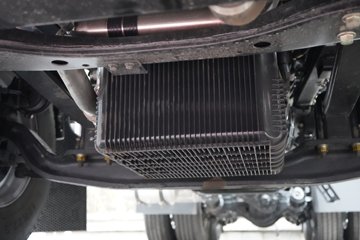 �������ó� ����Q500 14.8L LNG 560���� 6X4 ��ʿ��12�� ��ɫ ǣ����ͼƬ
