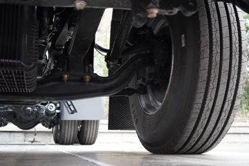 �������ó� ����Q500 14.8L LNG 560���� 6X4 ��ʿ��12�� ��ɫ ǣ����ͼƬ