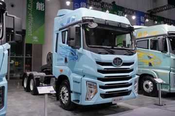 解放鹰腾 13.2L LNG 530马力 6X4 一汽解放12档 AMT自动档 牵引车