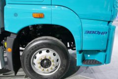 青岛解放 鹰腾 380马力 4X2 柴油 AMT自动档 6.8米冷藏车