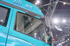 青岛解放 鹰腾 380马力 4X2 柴油 AMT自动档 6.8米冷藏车