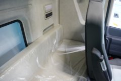 青岛解放 鹰腾 380马力 4X2 柴油 AMT自动档 6.8米冷藏车