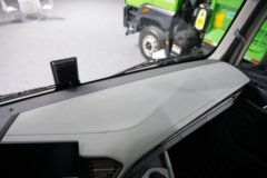 青岛解放 鹰腾 380马力 4X2 柴油 AMT自动档 6.8米冷藏车