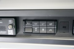 青岛解放 鹰腾 380马力 4X2 柴油 AMT自动档 6.8米冷藏车